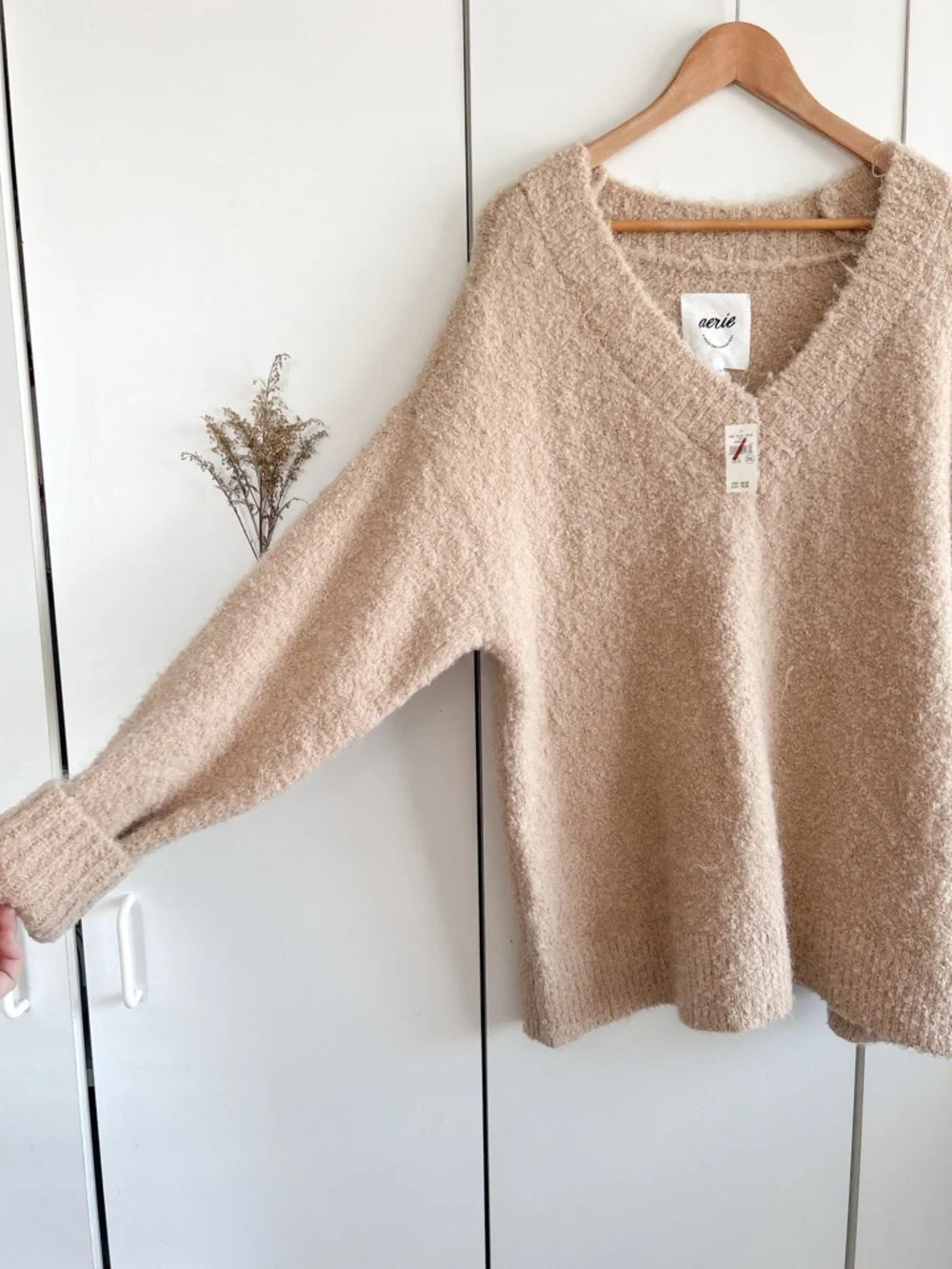 Aerie Teddy Boucle V-Neck Sweater NWT • Sz Large